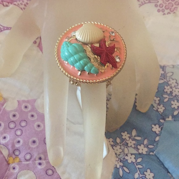 Beach 🏖 Theme Stretch Ring With Gold Tone - Picture 3 of 5